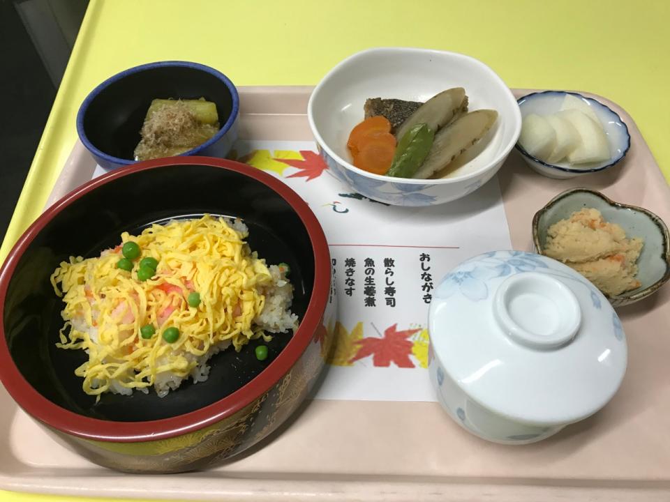 晴れの日には特別食をご用意します。